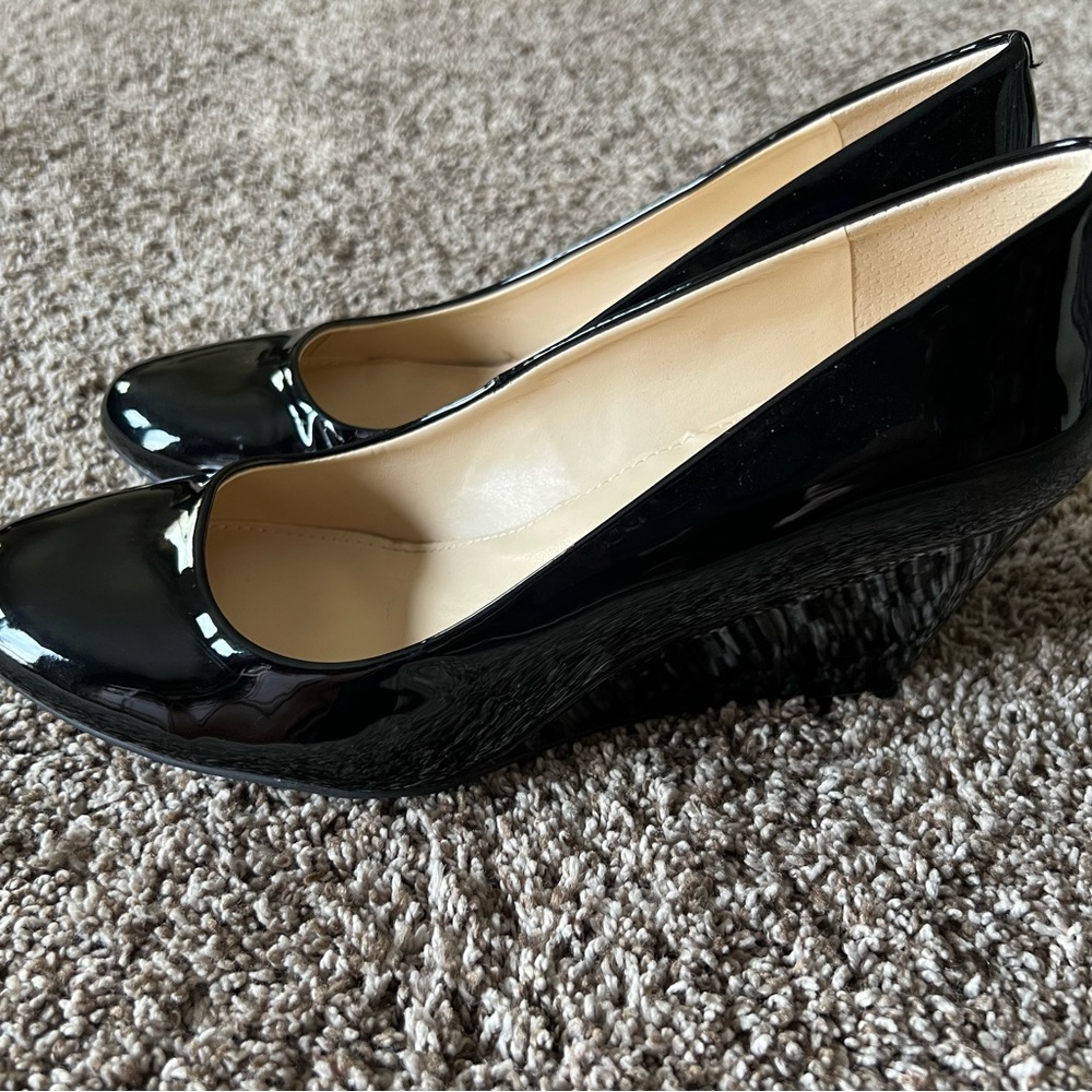 8.5 Jessica Simpson patent leather wedge